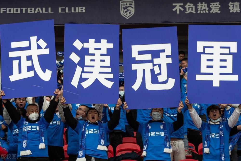 他没有明确表示同意或不同意，关于这次对话没有人讨论，因为你不能与有合同的球员交谈。
